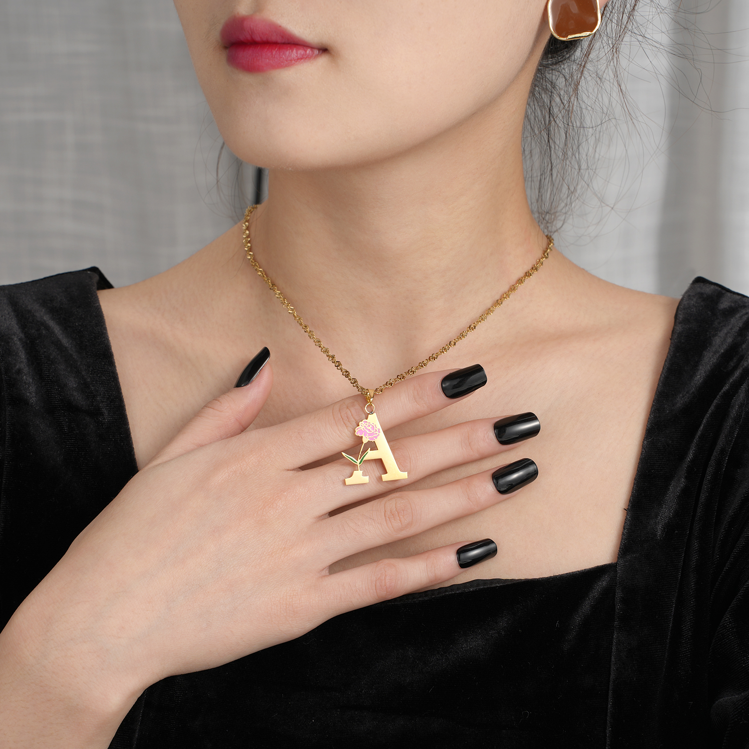 Custom Flower Initial Letter P - Birth Flower Necklace 评论和价格